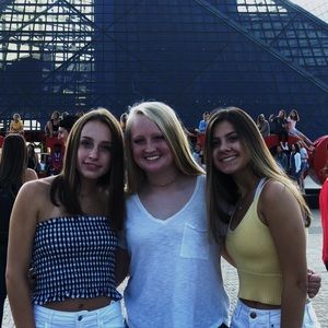 Meet your Posher, Elle